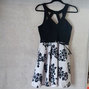Crystal Doll  Dress Women's  Floral White  & Black Size 13 Fit & Flare.